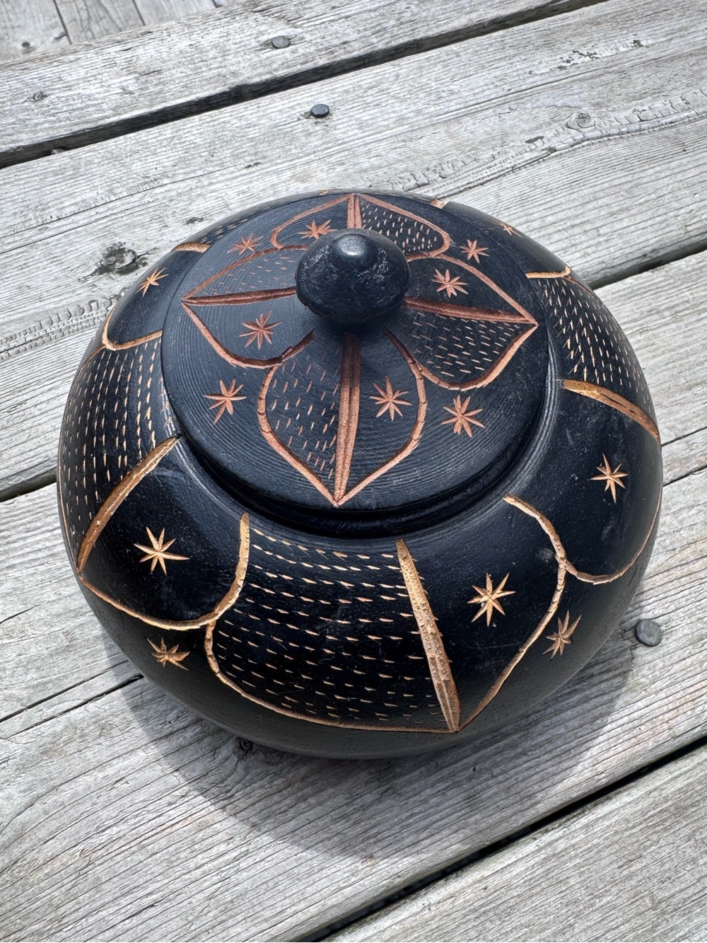 Vintage Hand-Carved Round Wooden Turned bowl trinket box With Lid floral star